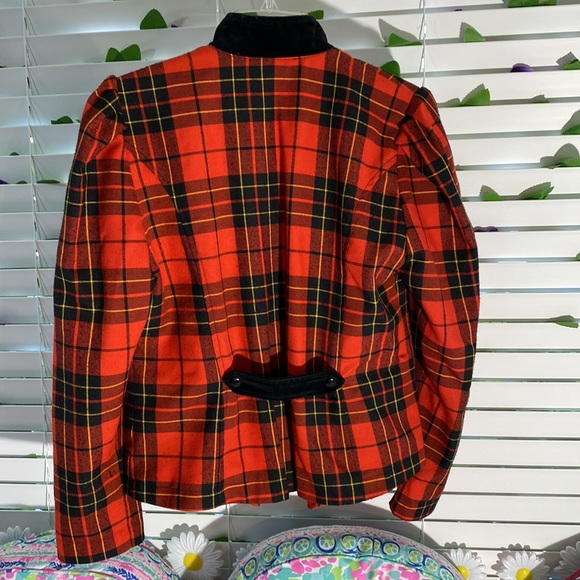 Vintage red and black plaid jacket with black velvet collar - Picture 3 of 3